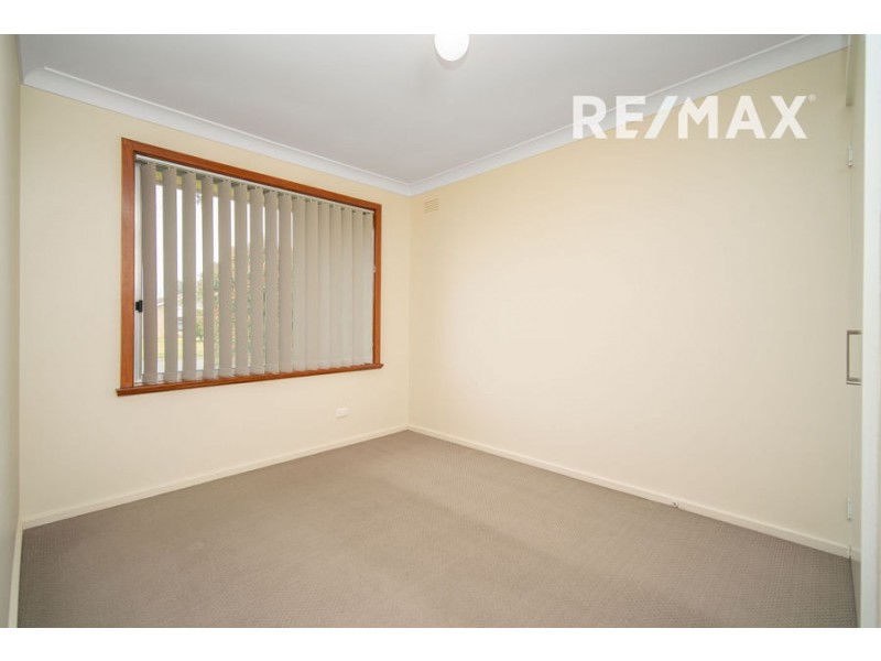 2 Huron Crescent, Lake Albert NSW 2650