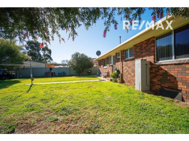 2 Huron Crescent, Lake Albert NSW 2650