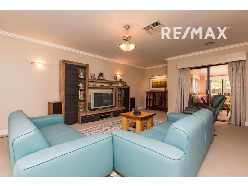 451 Lake Albert Road, Lake Albert NSW 2650