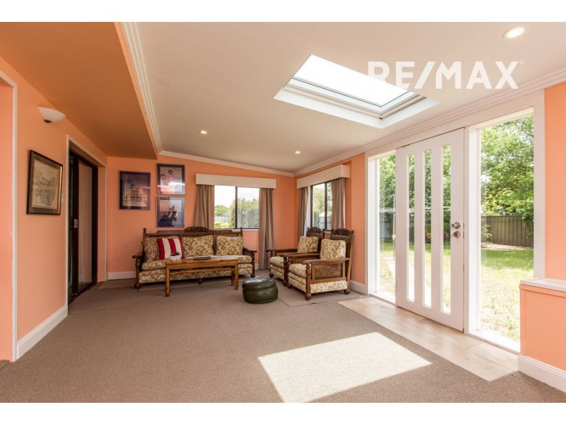 451 Lake Albert Road, Lake Albert NSW 2650