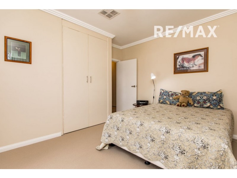451 Lake Albert Road, Lake Albert NSW 2650