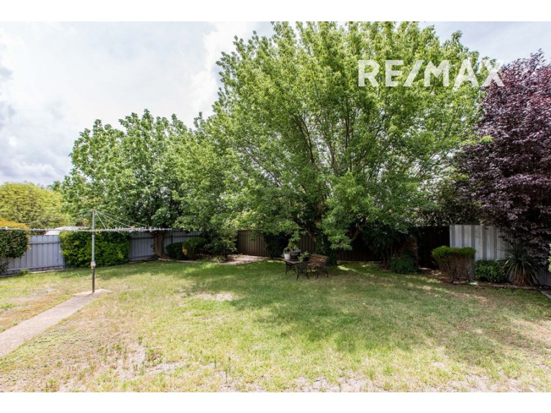 451 Lake Albert Road, Lake Albert NSW 2650