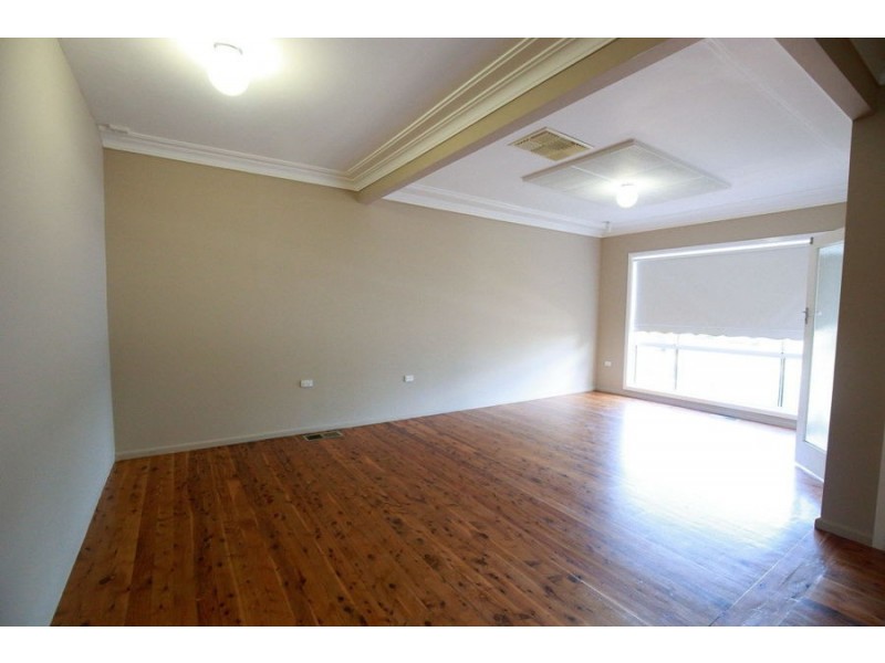 212 Lake Albert Road, Kooringal NSW 2650