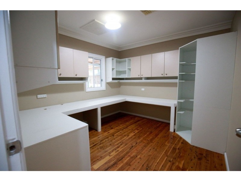 212 Lake Albert Road, Kooringal NSW 2650