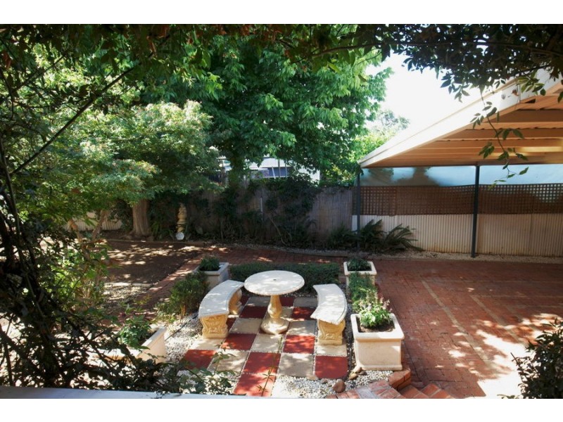 212 Lake Albert Road, Kooringal NSW 2650