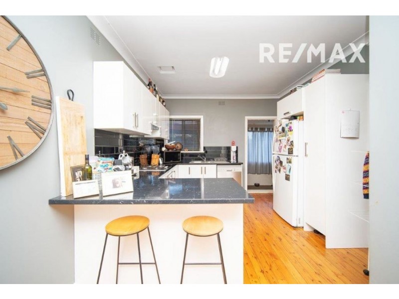 6 Killara Avenue, Mount Austin NSW 2650