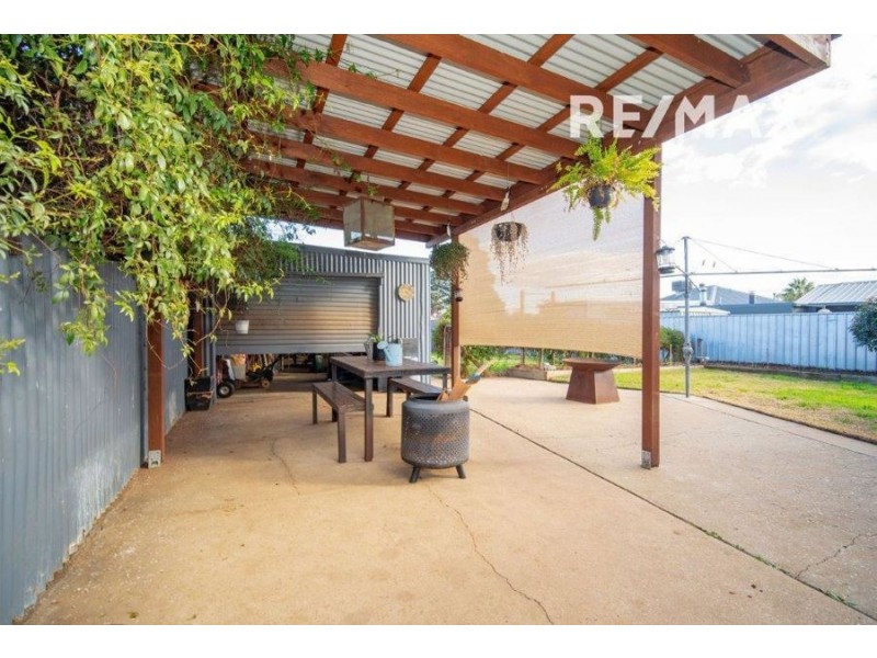 6 Killara Avenue, Mount Austin NSW 2650