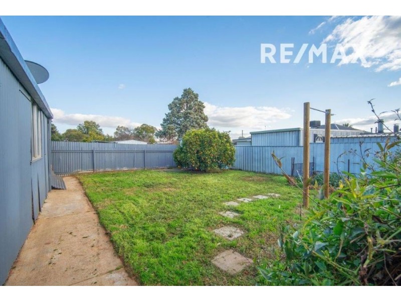 6 Killara Avenue, Mount Austin NSW 2650