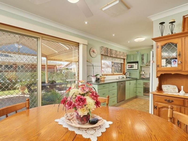 32 Girraween Mews, Glenfield Park NSW 2650