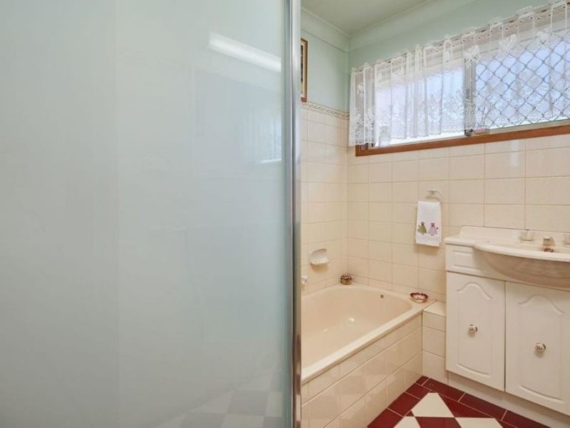 32 Girraween Mews, Glenfield Park NSW 2650