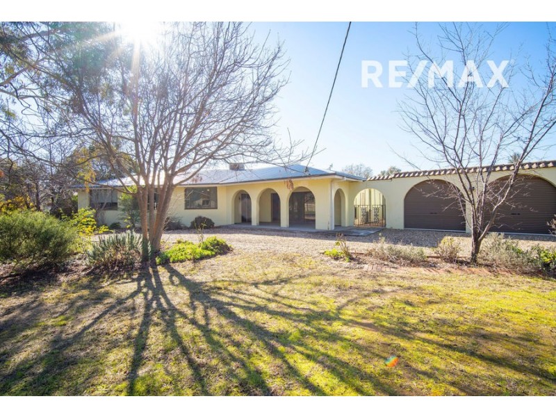 17 Bocquet Street, Lake Albert NSW 2650
