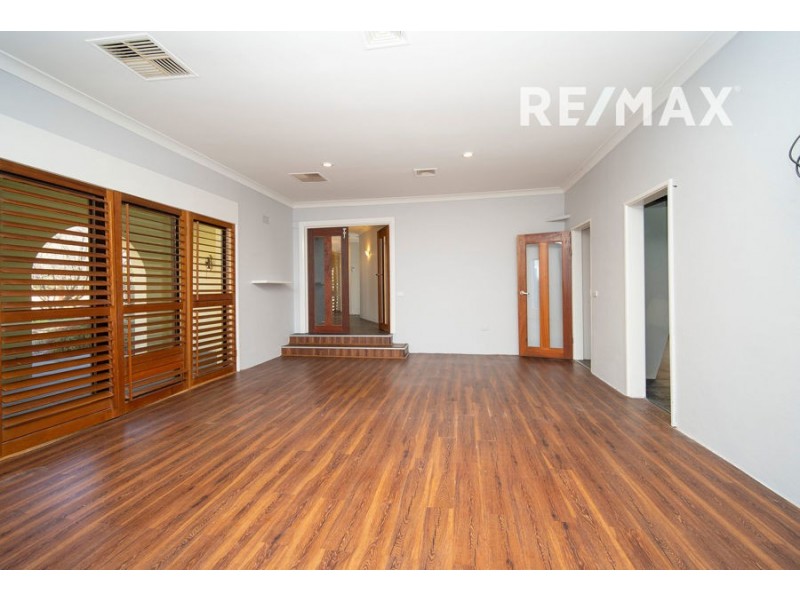 17 Bocquet Street, Lake Albert NSW 2650