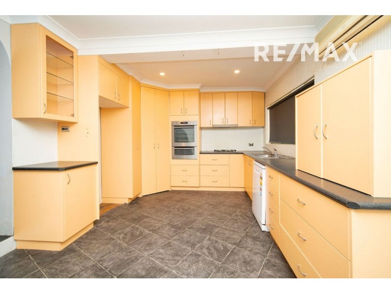 17 Bocquet Street, Lake Albert NSW 2650