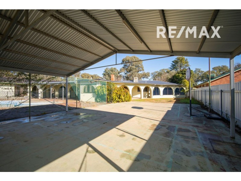 17 Bocquet Street, Lake Albert NSW 2650