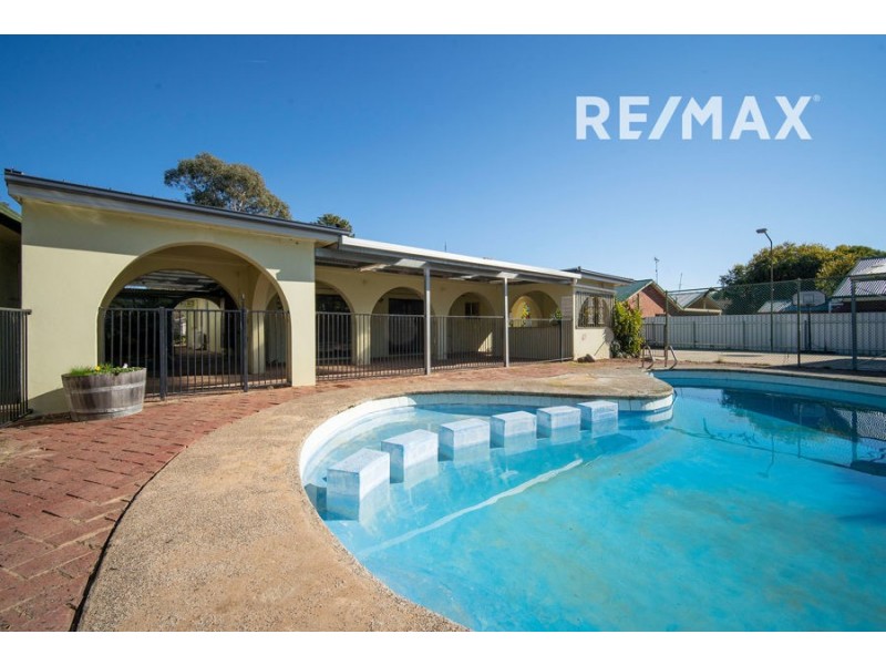 17 Bocquet Street, Lake Albert NSW 2650