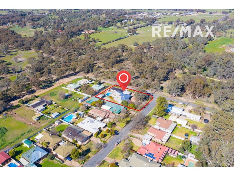 17 Bocquet Street, Lake Albert NSW 2650