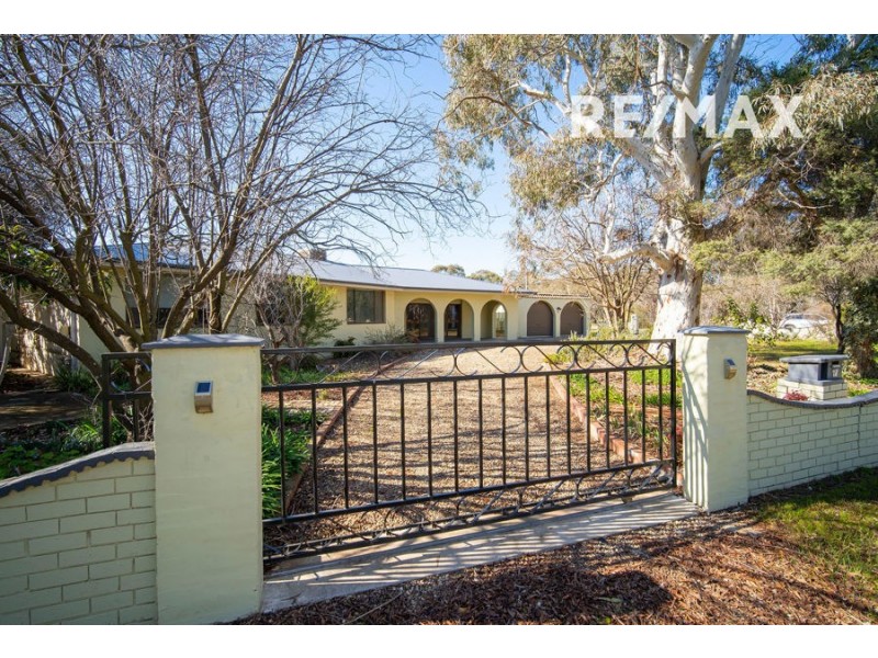 17 Bocquet Street, Lake Albert NSW 2650