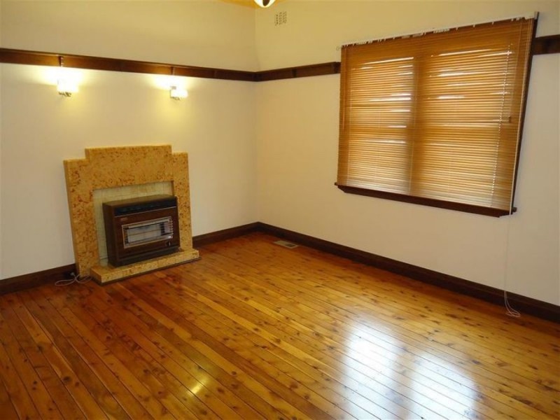 13 Lindsay Street, Turvey Park NSW 2650