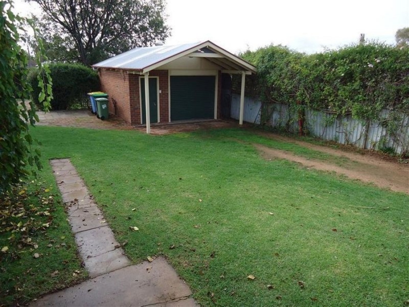 13 Lindsay Street, Turvey Park NSW 2650