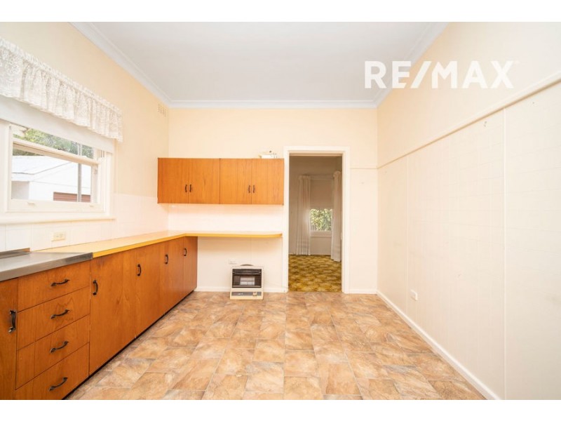 37 Fernleigh Road, Turvey Park NSW 2650