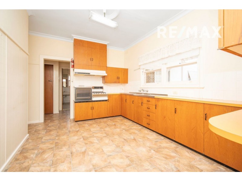 37 Fernleigh Road, Turvey Park NSW 2650