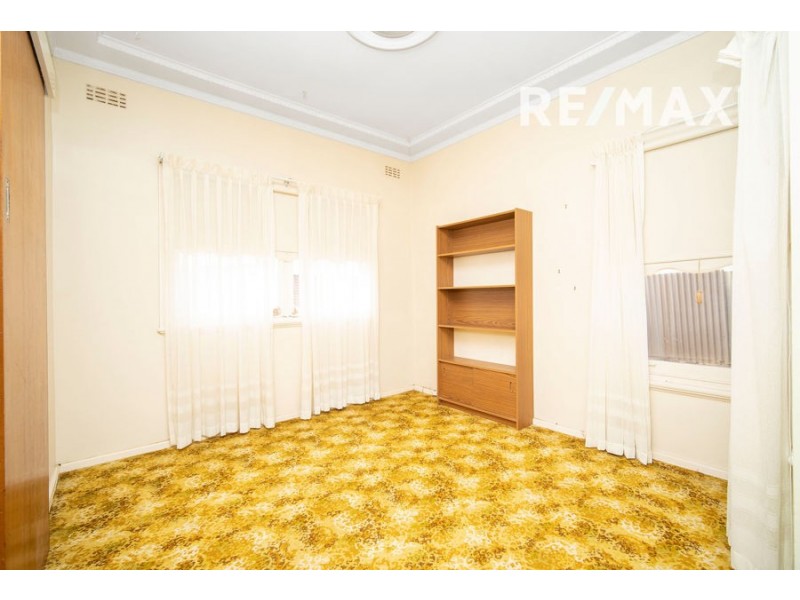 37 Fernleigh Road, Turvey Park NSW 2650