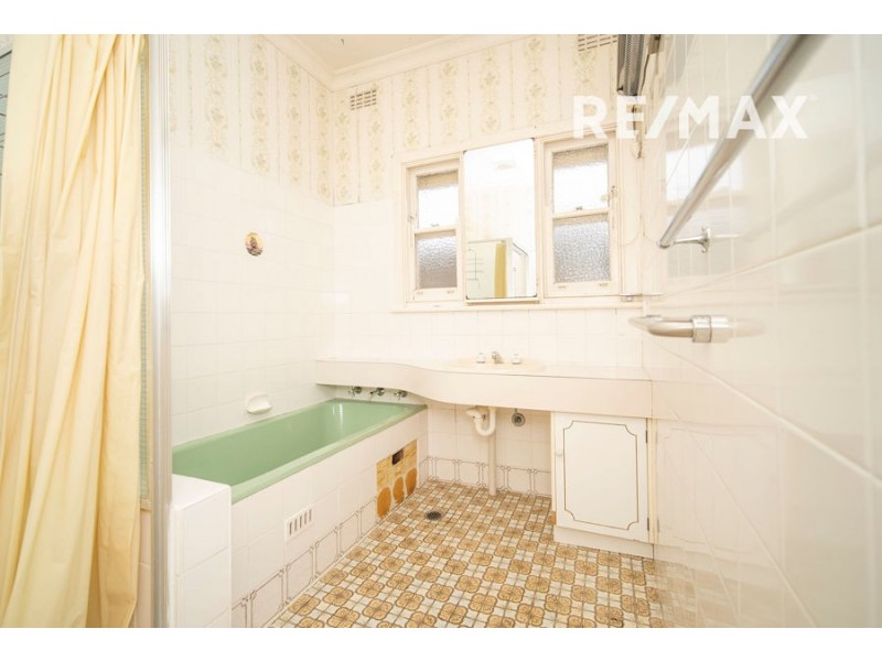 37 Fernleigh Road, Turvey Park NSW 2650