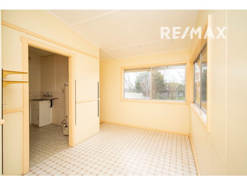 37 Fernleigh Road, Turvey Park NSW 2650