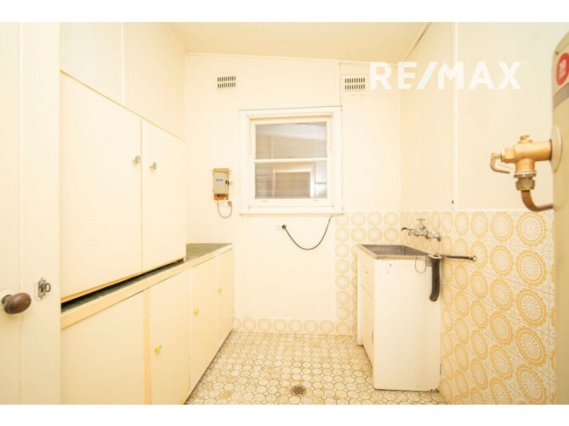 37 Fernleigh Road, Turvey Park NSW 2650