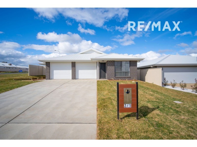 2/1 Ronald Street, Gobbagombalin NSW 2650