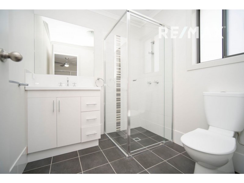 2/1 Ronald Street, Gobbagombalin NSW 2650