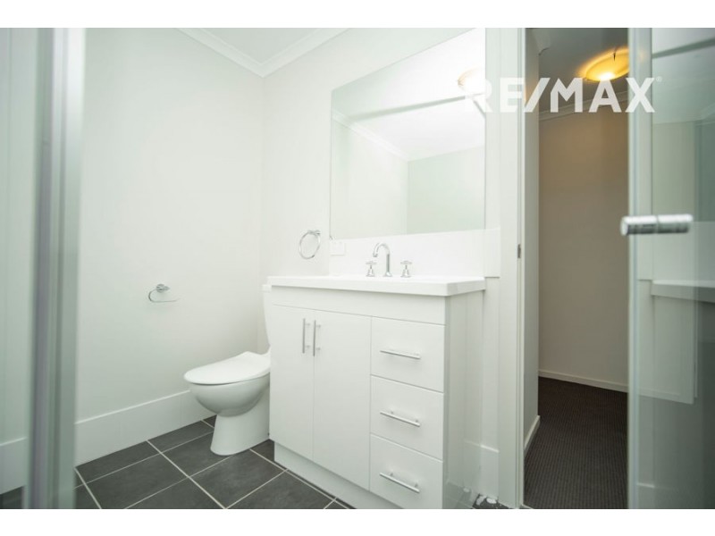 2/1 Ronald Street, Gobbagombalin NSW 2650