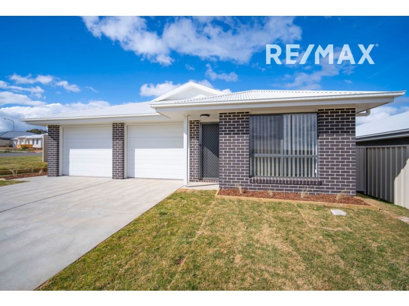 2/1 Ronald Street, Gobbagombalin NSW 2650