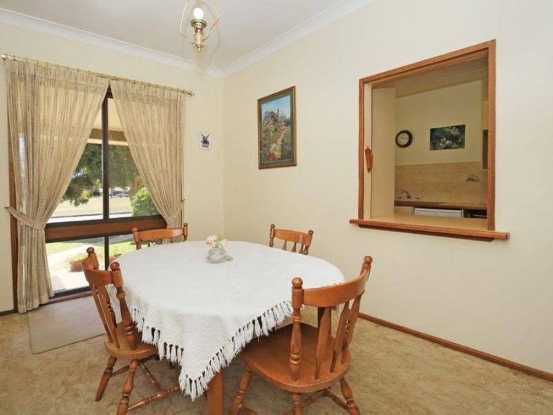 10 Freyberg Street, Ashmont NSW 2650