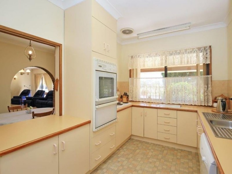 10 Freyberg Street, Ashmont NSW 2650