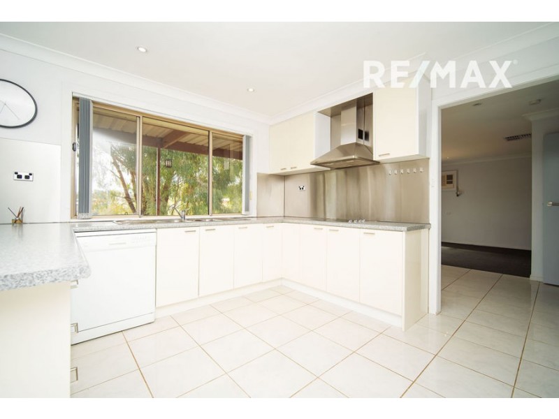 6 Tolland Close, Tolland NSW 2650