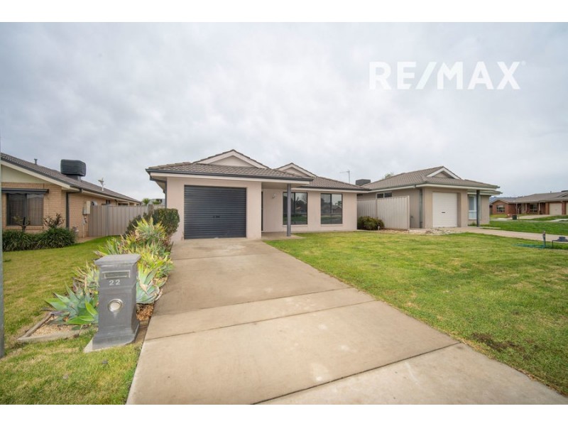 22 Womboin Crescent, Glenfield Park NSW 2650