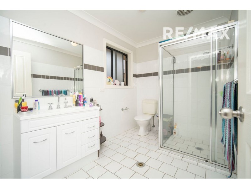 22 Womboin Crescent, Glenfield Park NSW 2650