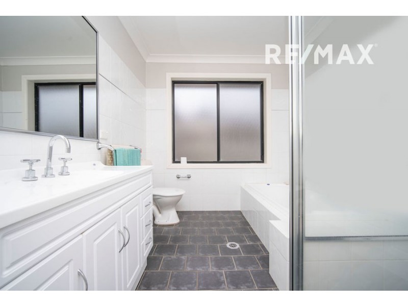 22 Womboin Crescent, Glenfield Park NSW 2650