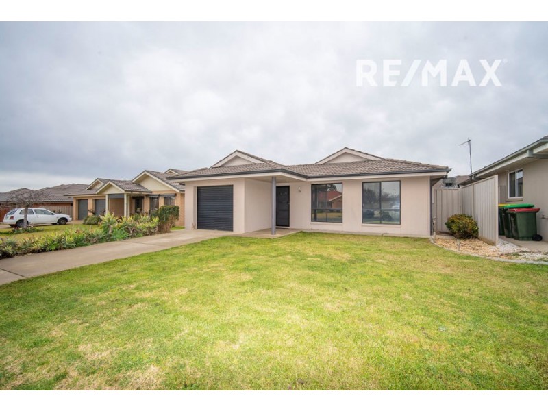 22 Womboin Crescent, Glenfield Park NSW 2650