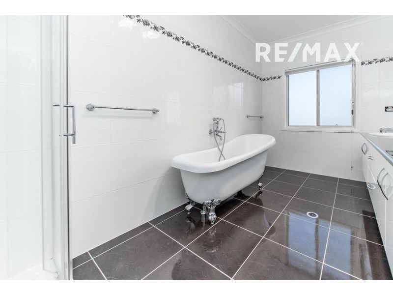 28 Atherton Crescent, Tatton NSW 2650