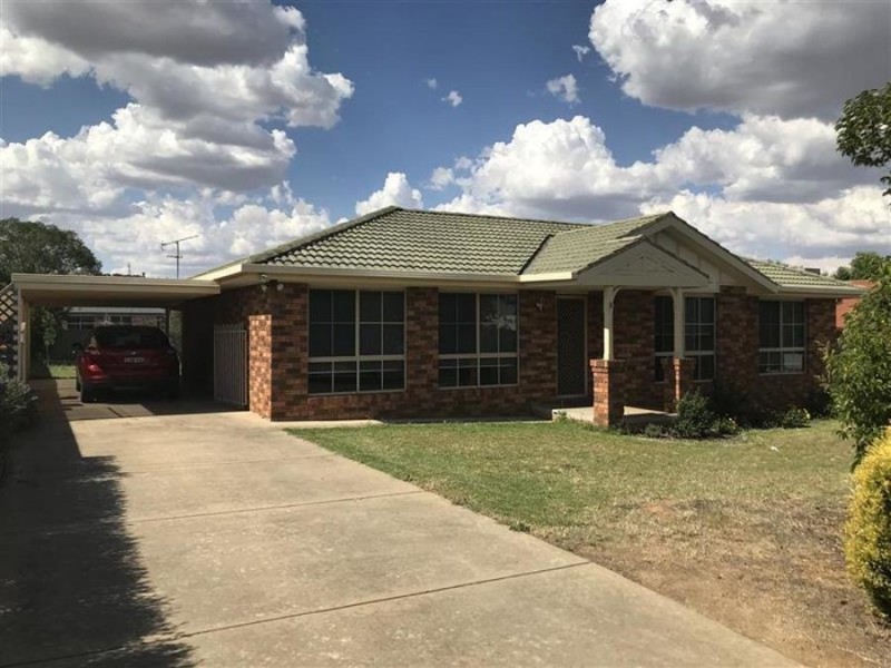 8 Avocet Drive, Estella NSW 2650