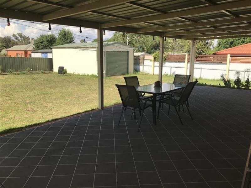 8 Avocet Drive, Estella NSW 2650