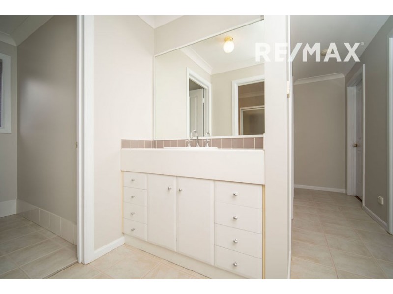 37 Stirling Boulevard, Tatton NSW 2650