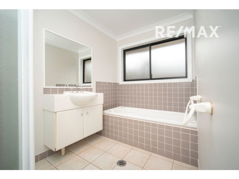 37 Stirling Boulevard, Tatton NSW 2650