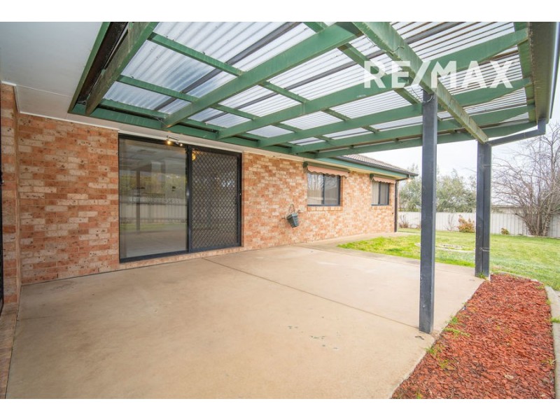 37 Stirling Boulevard, Tatton NSW 2650