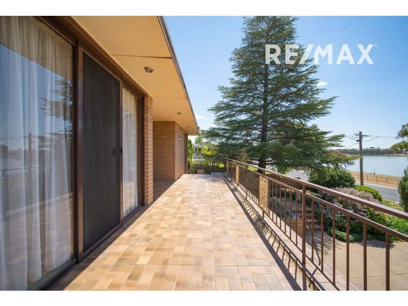 28 Lakeside Drive, Lake Albert NSW 2650