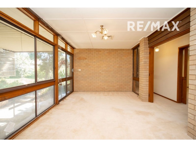 28 Lakeside Drive, Lake Albert NSW 2650