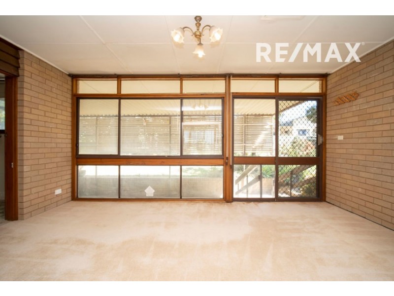 28 Lakeside Drive, Lake Albert NSW 2650