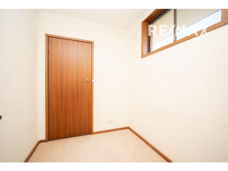 28 Lakeside Drive, Lake Albert NSW 2650